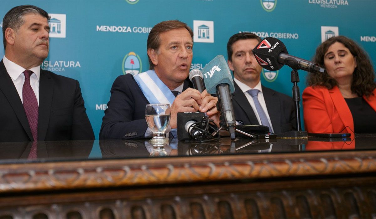 El gobernador Rodolfo Suarez habló de la gestión del agua durante una conferencia de prensa posterior al discurso anual.