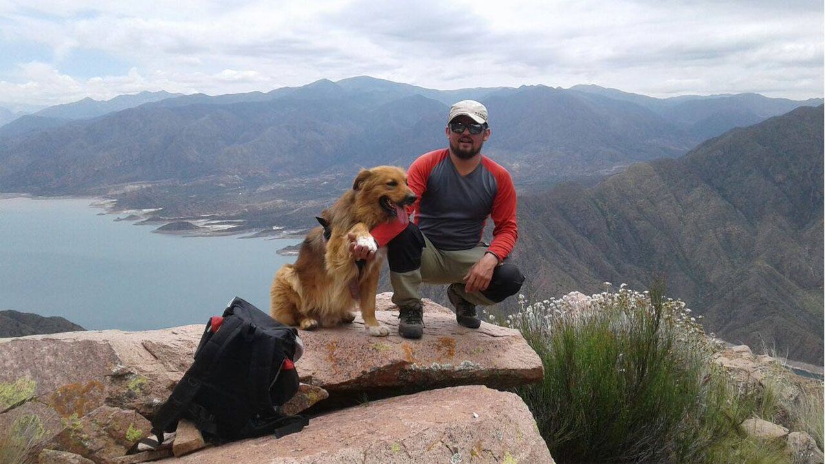 Nacho Lucero junto a su incondicional amigo Oro. Nacho Lucero junto a su incondicional amigo Oro.