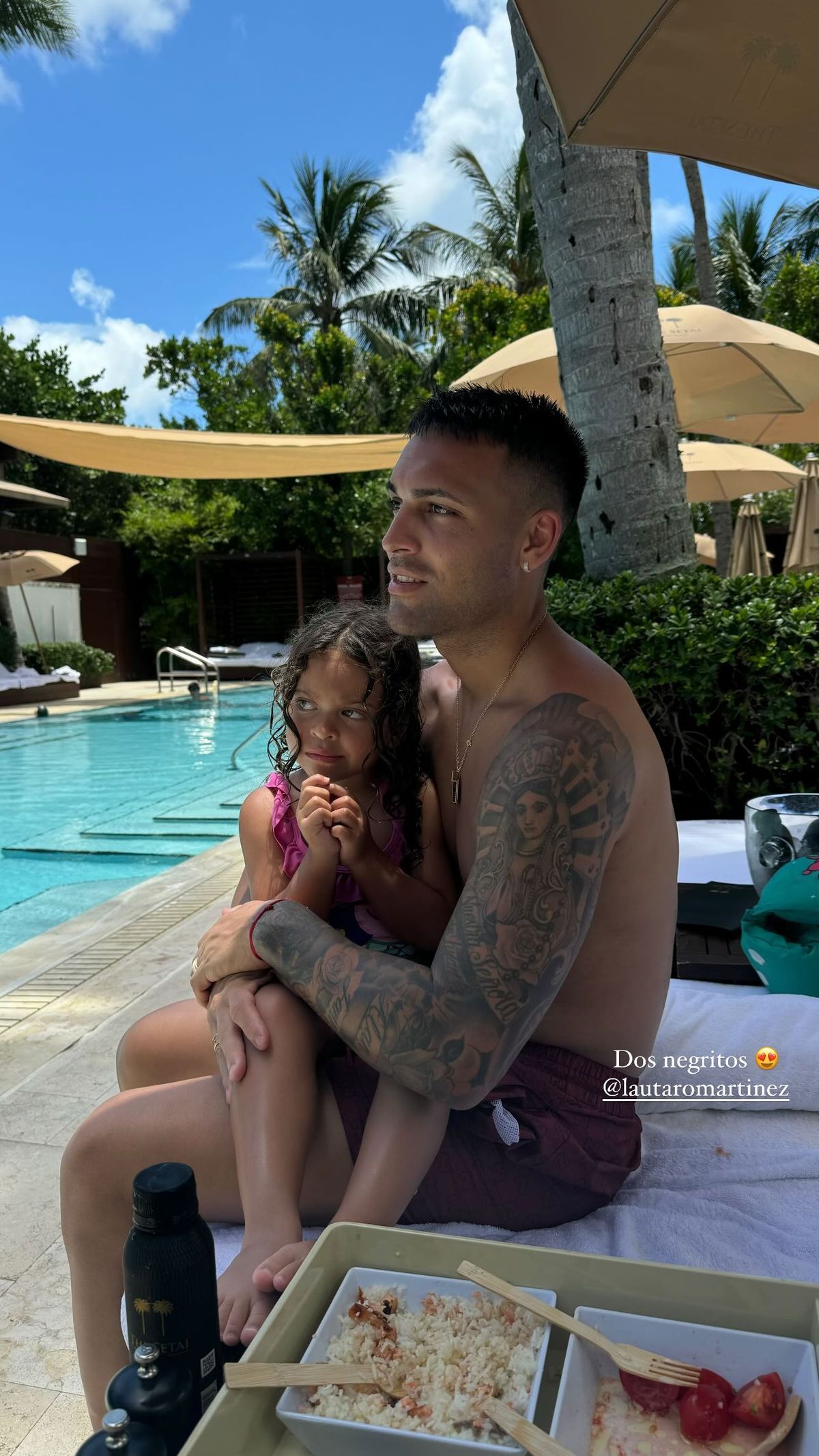 La foto polémica de Agustina Gandolfo y sus "Dos negritos" Lautaro Martínez y Nina. La foto polémica de Agustina Gandolfo y sus "Dos negritos" Lautaro Martínez y Nina.