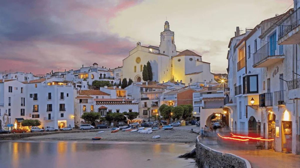 El pueblo fue refugio de grandes artistas que se inspiraron en los imponentes paisajes de Cadaqués. El pueblo fue refugio de grandes artistas que se inspiraron en los imponentes paisajes de Cadaqués.