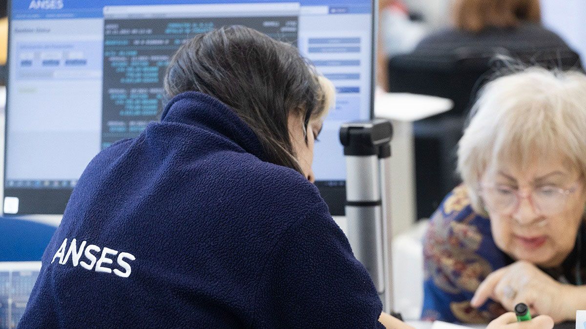 ANSES sorprende a los pensionados que cobran con aumento y bono a partir del viernes 9 de mayo