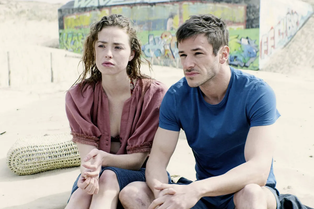 Freya Mavor y Garpard Ulliel en Érase una segunda vez, miniserie de Netflix. Freya Mavor y Garpard Ulliel en Érase una segunda vez, miniserie de Netflix.