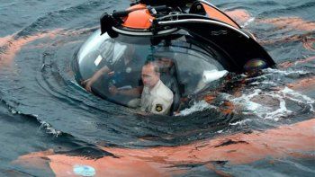 Putin se metió a un minisubmarino