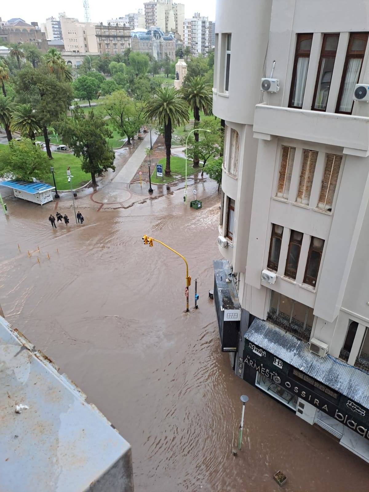 La foto tomada por el mendocino Martín Aveiro desde su edificio. La foto tomada por el mendocino Martín Aveiro desde su edificio.