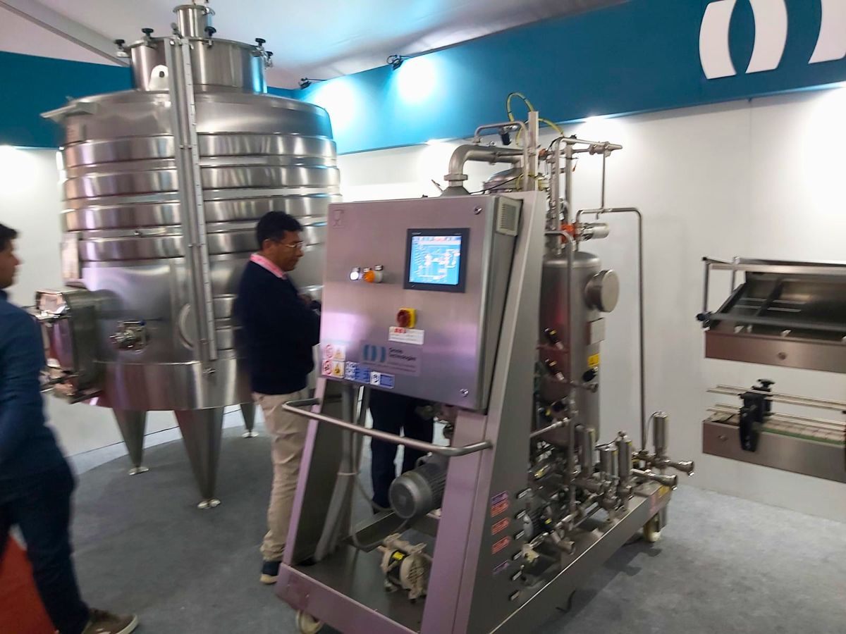 Parte de los equipos que comercializa Omnia para bodegas, y que tiene al desalcoholizador de vinos como su última novedad presentada en Sitevinitech Parte de los equipos que comercializa Omnia para bodegas, y que tiene al desalcoholizador de vinos como su última novedad presentada en Sitevinitech
