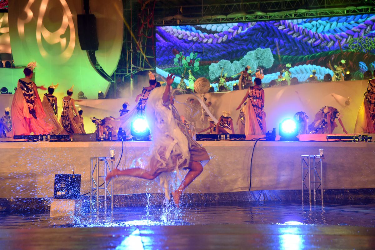 La Fiesta Nacional de la Vendimia 2019, cuyo Acto Central se dio con lluvia, tuvo escenas en las fuentes de agua del teatro griego. La Fiesta Nacional de la Vendimia 2019, cuyo Acto Central se dio con lluvia, tuvo escenas en las fuentes de agua del teatro griego.
