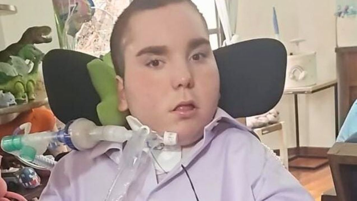 Guille Acosta Bombal nació con numerosas dificultades y se aferra a la vida. Guille Acosta Bombal nació con numerosas dificultades y se aferra a la vida.