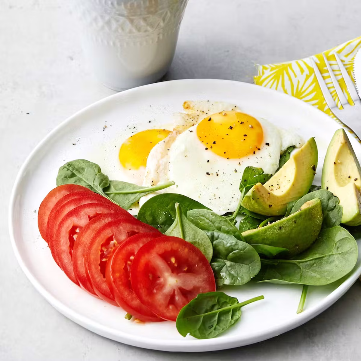 El huevo con verduras es ideal para una cena saludable que ayude a adelgazar. El huevo con verduras es ideal para una cena saludable que ayude a adelgazar.