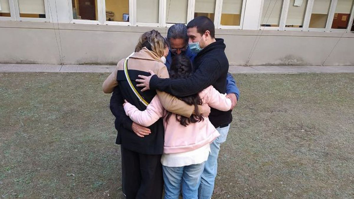 Mili se reunió con su nueva familia luego de una serie de evaluaciones por la parte de la justicia de Salta y ahora todo disfrutan de una momento feliz