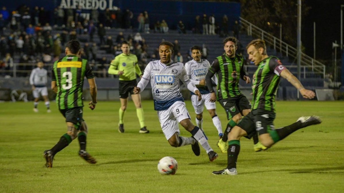 Independiente Rivadavia igualó sin goles con San Martín de San Juan