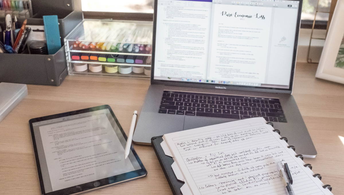 Los tres trucos infalibles para aprobar exámenes en la universidad, según Harvard