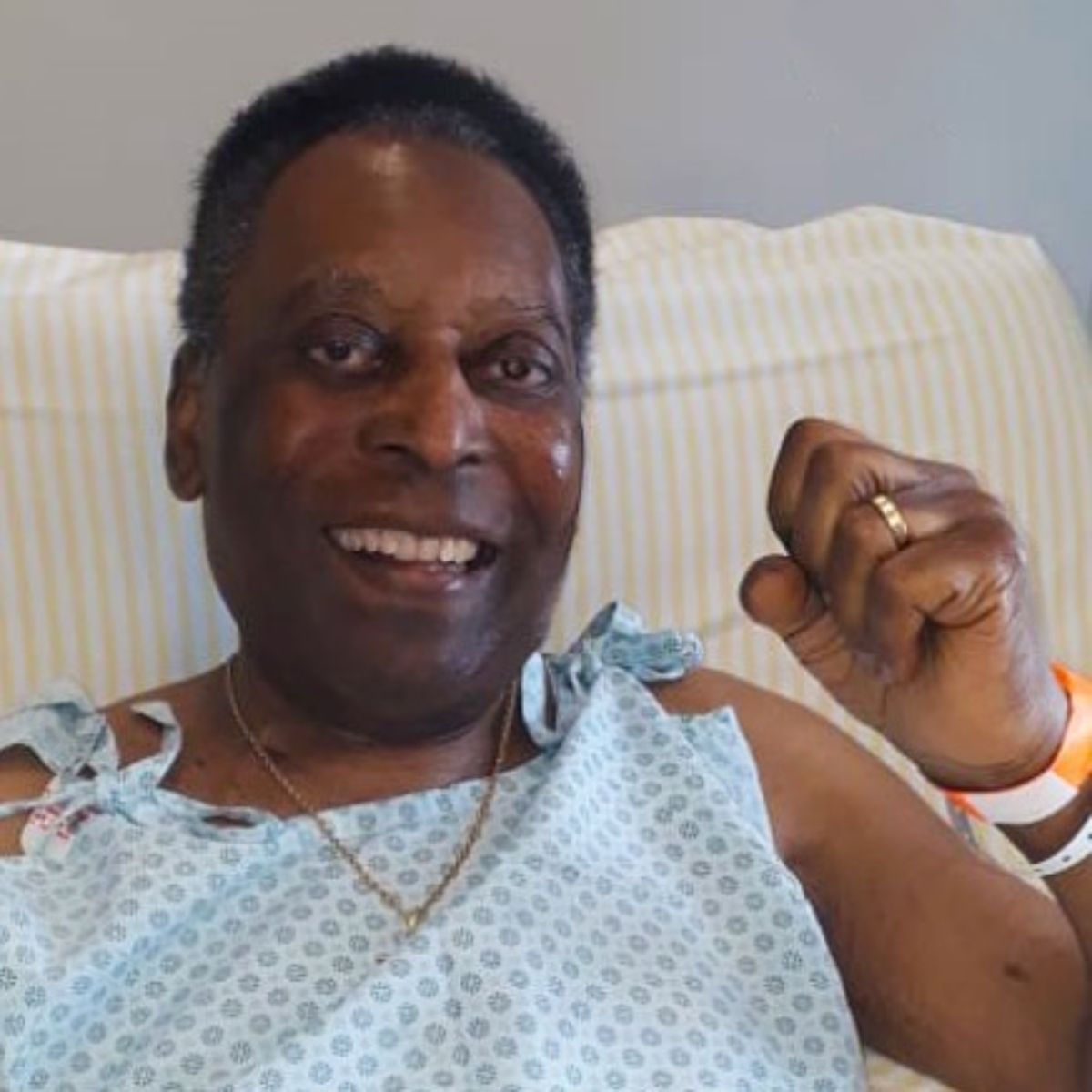 Pelé fue dado de alta tras estra internado durante tres días en San Pablo.