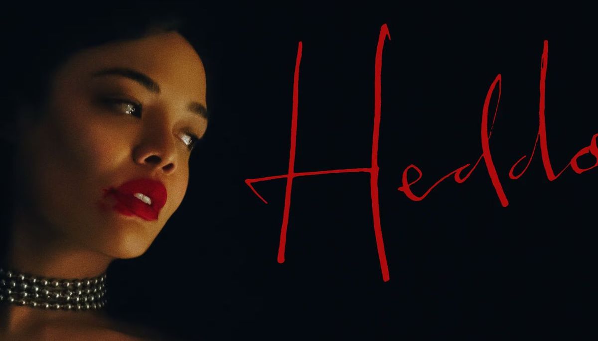 La película está basada en la obra Hedda Gabler de Henrik Ibsen. Imagen: Prime Video. La película está basada en la obra Hedda Gabler de Henrik Ibsen. Imagen: Prime Video.