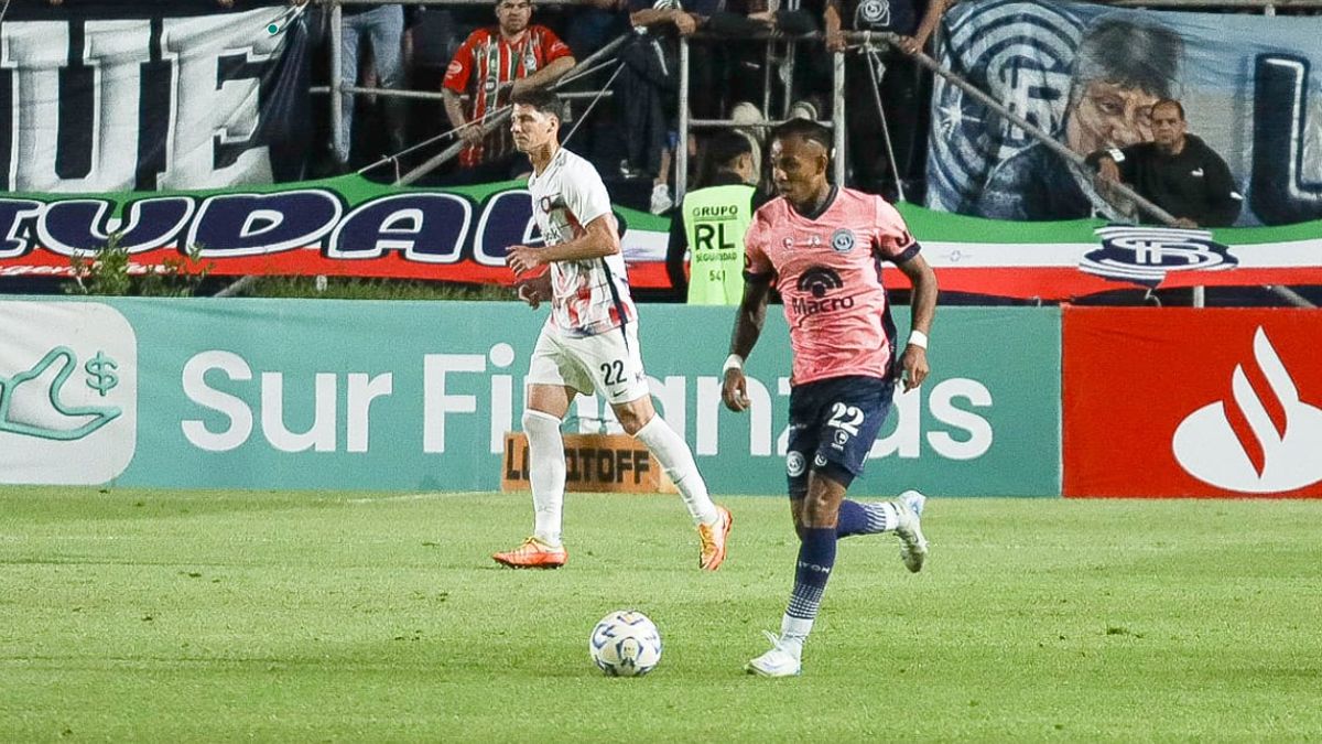 Sebastián Villa fue clave para que Independiente Rivadavia le gane por primera vez a San Lorenzo. Sebastián Villa fue clave para que Independiente Rivadavia le gane por primera vez a San Lorenzo.