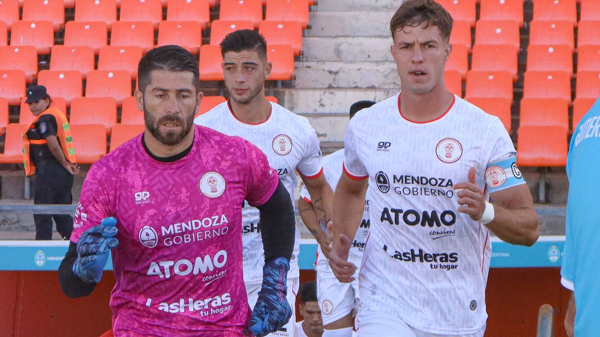 El Pity Aracena y Brian Alferez son dos jugadores fundamentales en Huracán Las Heras. El Pity Aracena y Brian Alferez son dos jugadores fundamentales en Huracán Las Heras.