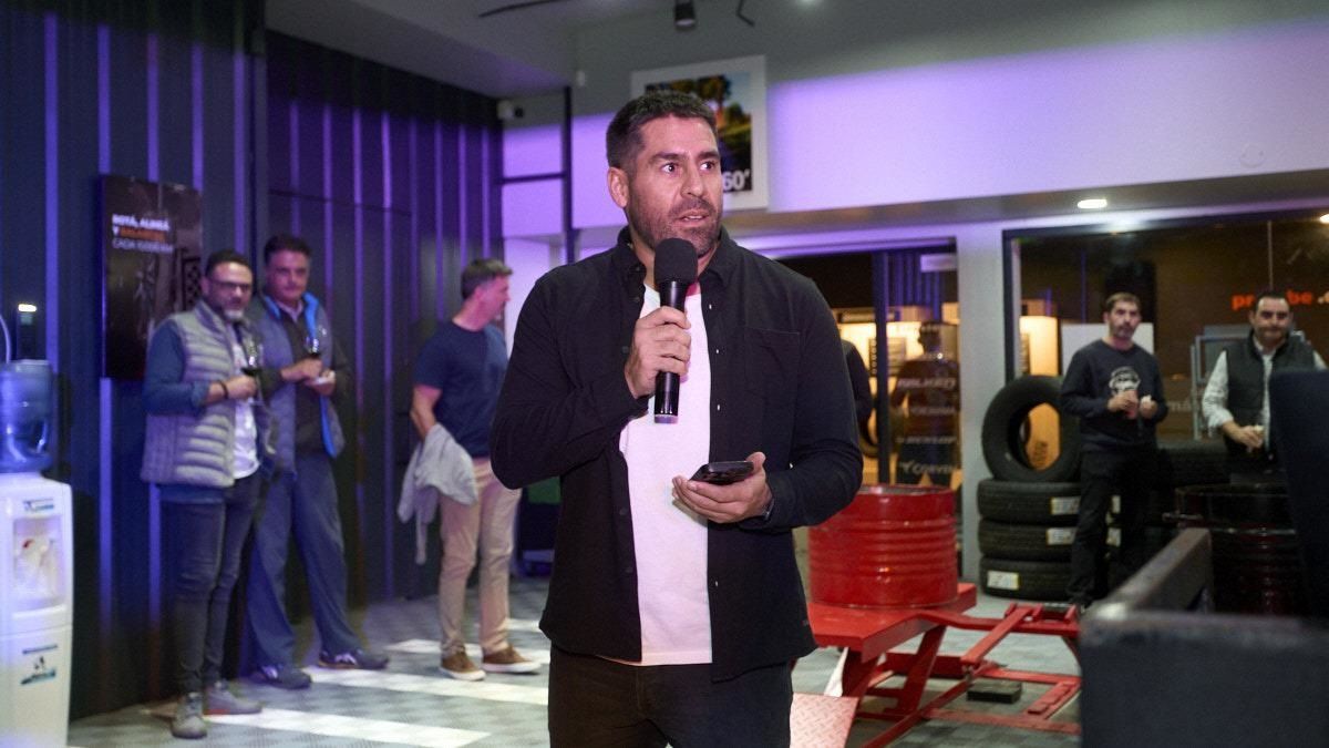 Martín Lerdon, propietario de Prolube, brindando las palabras inaugurales.