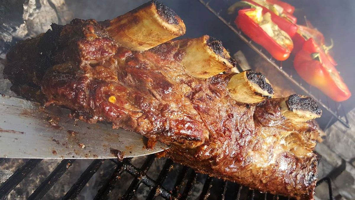 Las costillas es el corte de carne más consumidos en el asado.