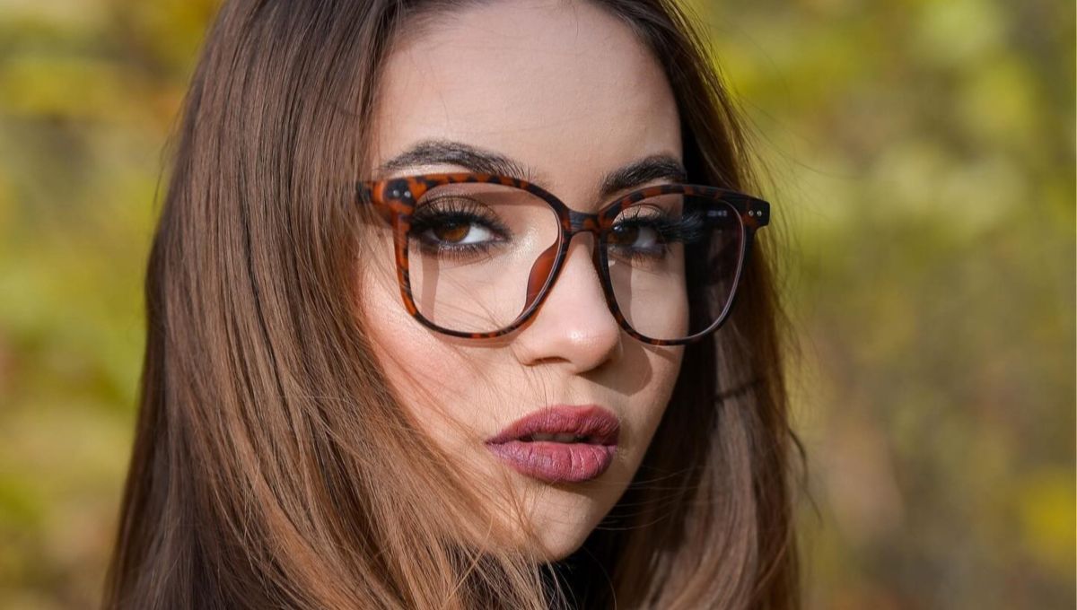 Aprendé a maquillarte el rostro cuando usas lentes o anteojos