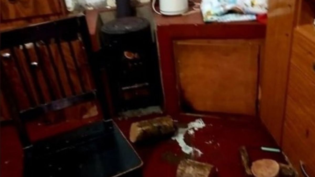El niño arrojó alcohol a la salamandra con una botella que explotó, en su casa de Córdoba, generándole quemaduras en el tronco, manos y genitales