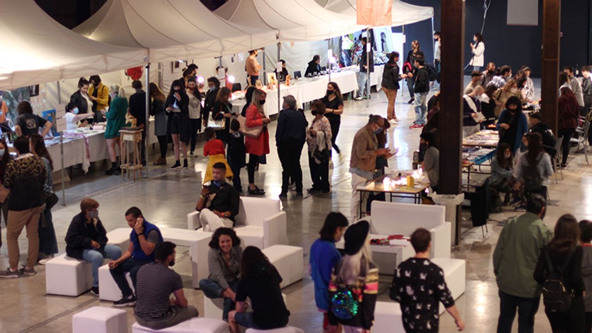 La edición anterior de la feria de arte mendocino, aunque se realizó en pandemia, tuvo la visita de cientos de personas por día.