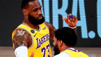 Los Lakers vencieron a Portland e igualaron la serie en la NBA