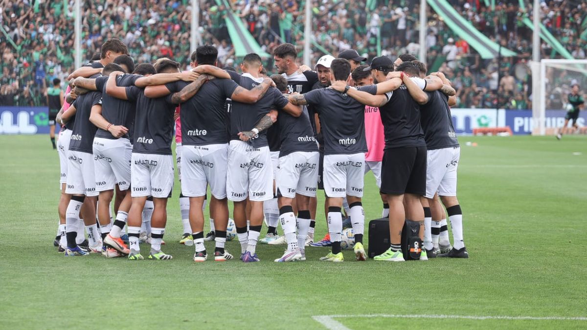 Gimnasia y Esgrima se quedó con la ilusión de ascender en la final ante San Martín de san Juan. Gimnasia y Esgrima se quedó con la ilusión de ascender en la final ante San Martín de san Juan.