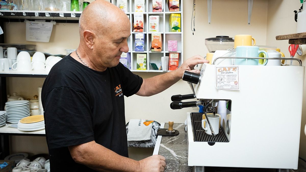 Domingo tiene varios proyectos en mente para avanzar con su emprendimiento de café. Domingo tiene varios proyectos en mente para avanzar con su emprendimiento de café.