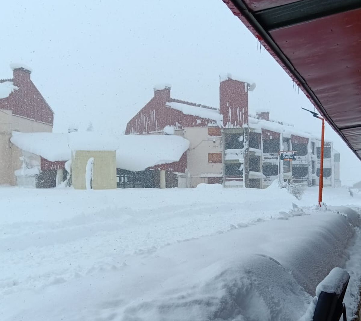 Las intensas nevadas podrían extenderse hasta el próximo martes en la alta montaña mendocina. Foto: Osvaldo Valle. Las intensas nevadas podrían extenderse hasta el próximo martes en la alta montaña mendocina. Foto: Osvaldo Valle.