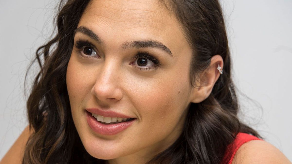 La actriz Gal Gadot interpreta a la agente Rachel Stone.
