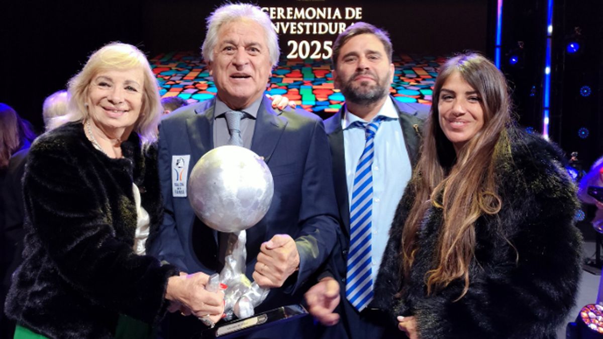 El Pato Fillol tuvo un merecido reconocimiento a su trayectoria: 