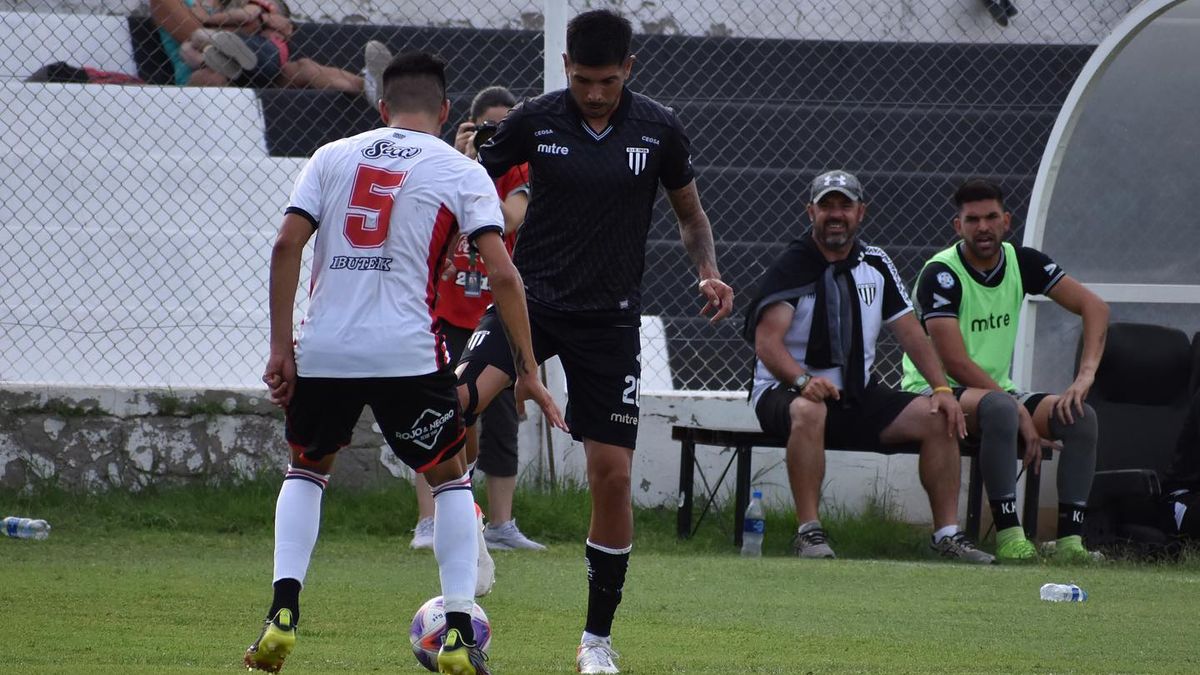 El Monito Joan Juncos fue determinante en la victoria de Gimnasia y Esgrima ante Defensores de Belgrano.