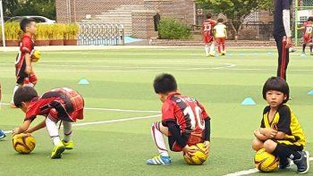 Rapha se llevó a Corea su amor por el club de futsal La Colonia