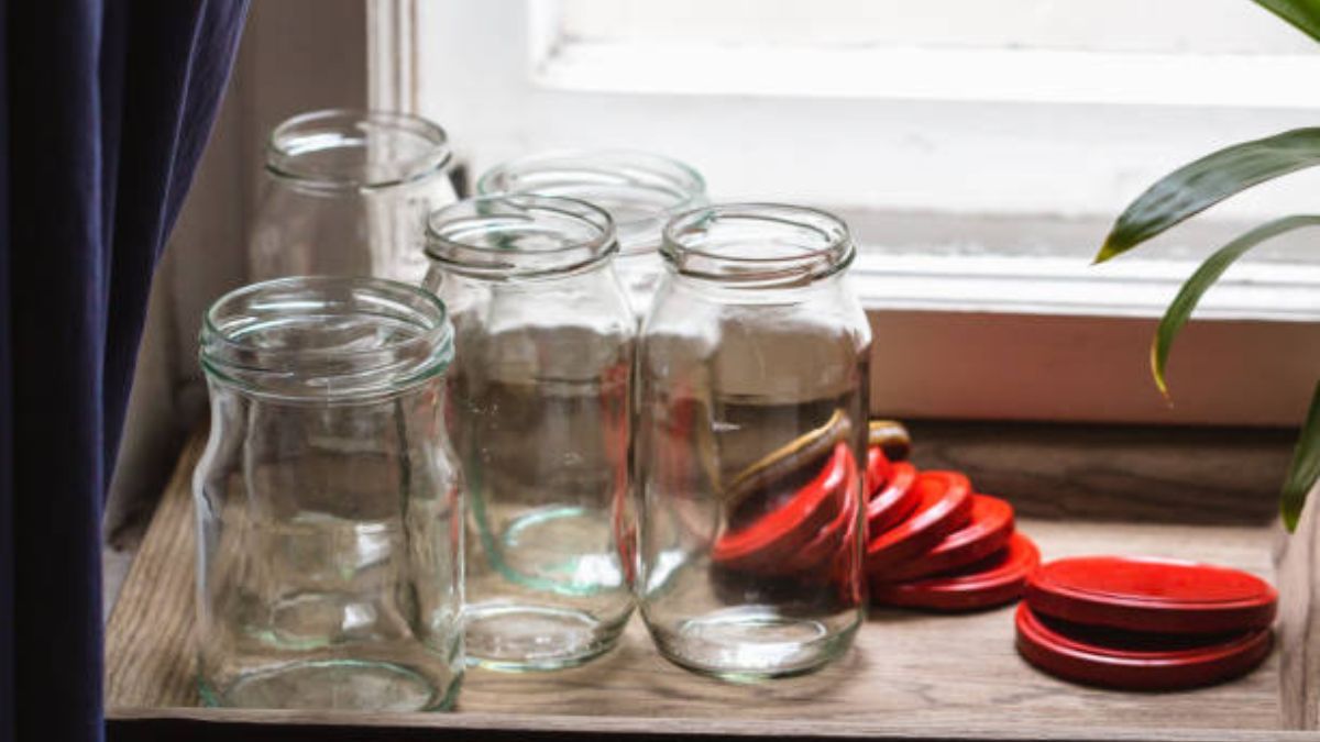Cómo transformar un frasco en un maravilloso portavelas gracias a esta sencilla idea de reciclaje
