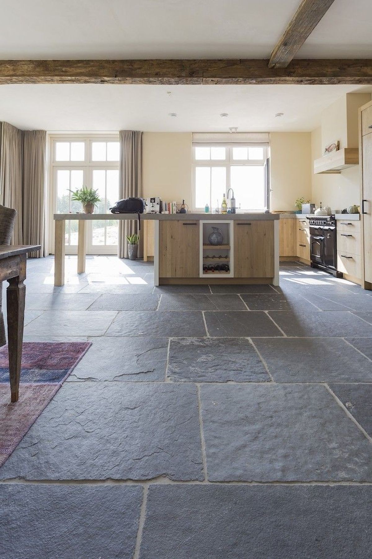 Piso de pizarra natural, la tendencia europea que se impone en decoración de interiores. Foto: Pinterest Piso de pizarra natural, la tendencia europea que se impone en decoración de interiores. Foto: Pinterest