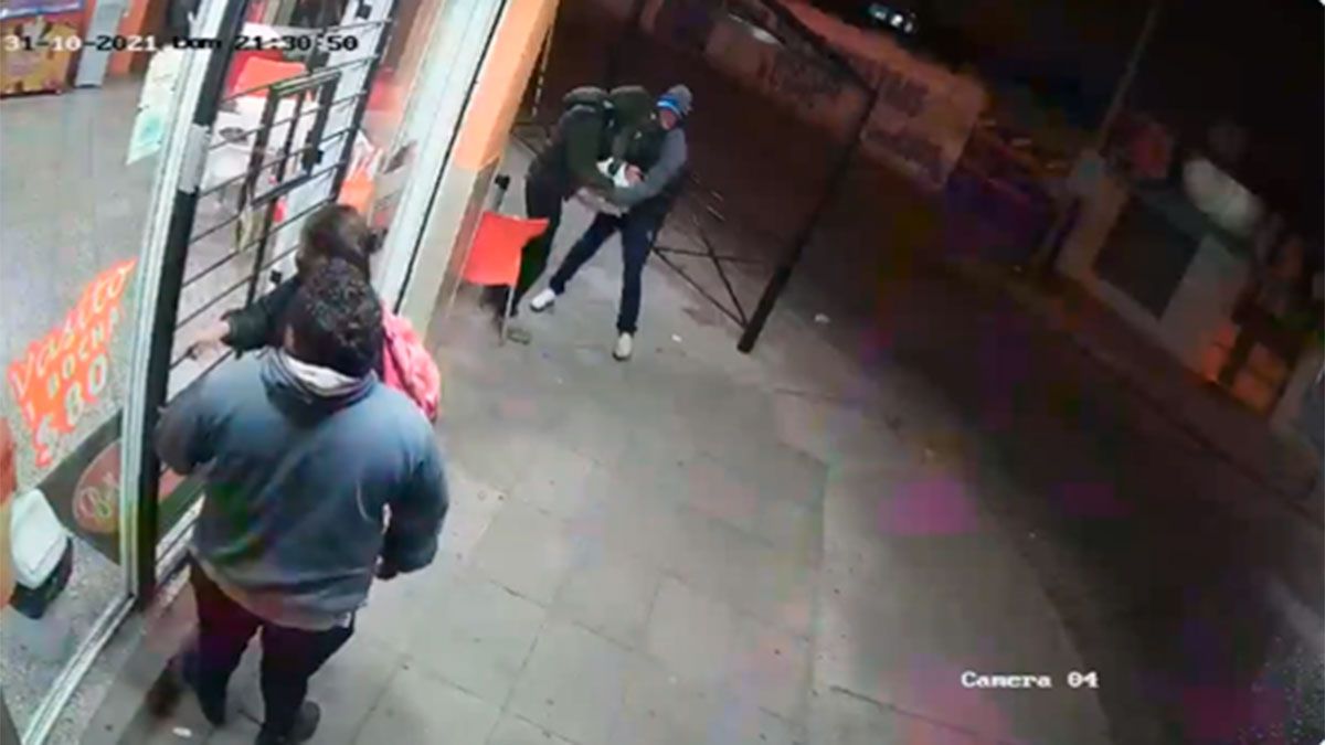 Una mujer recibió el impacto de una bala proveniente del arma que portaba un lafrón.