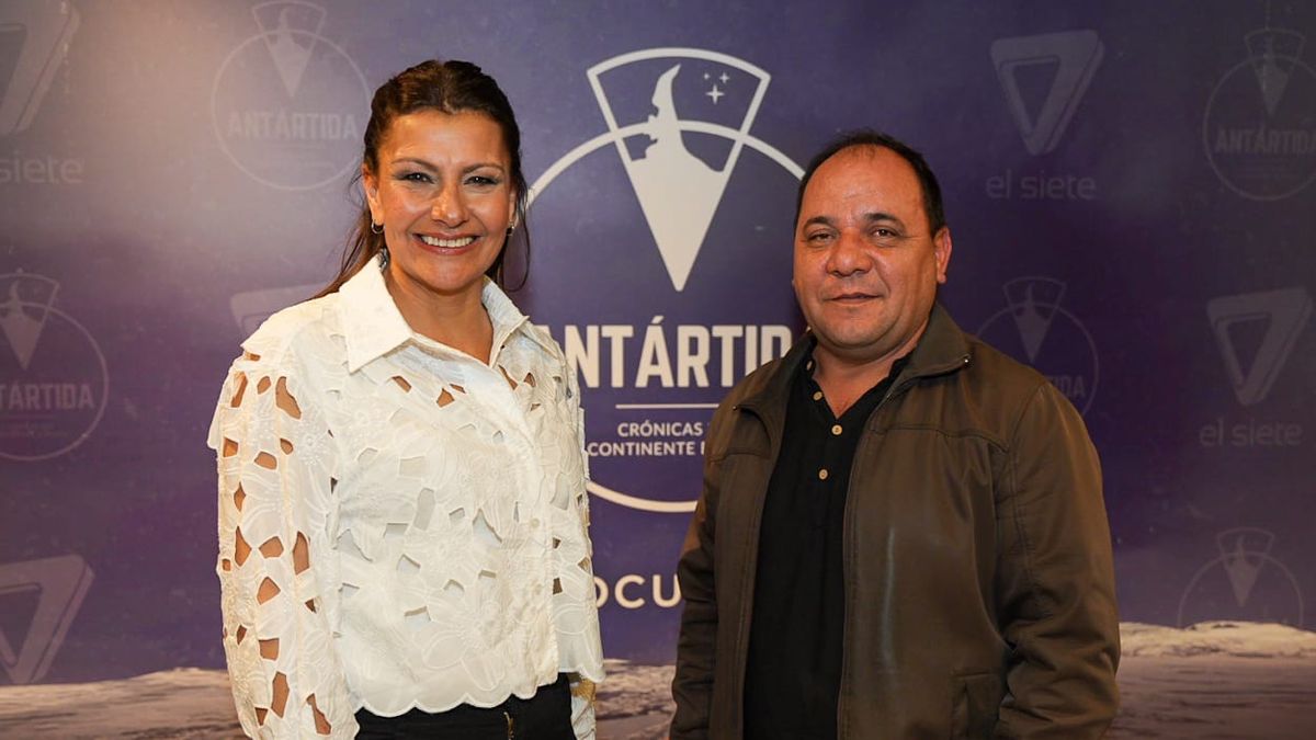 La periodista Marcela Navarro y el camarógrafo Diego Sosa en el estreno del documental donde ambos muestran, como nunca antes, la Antártida.