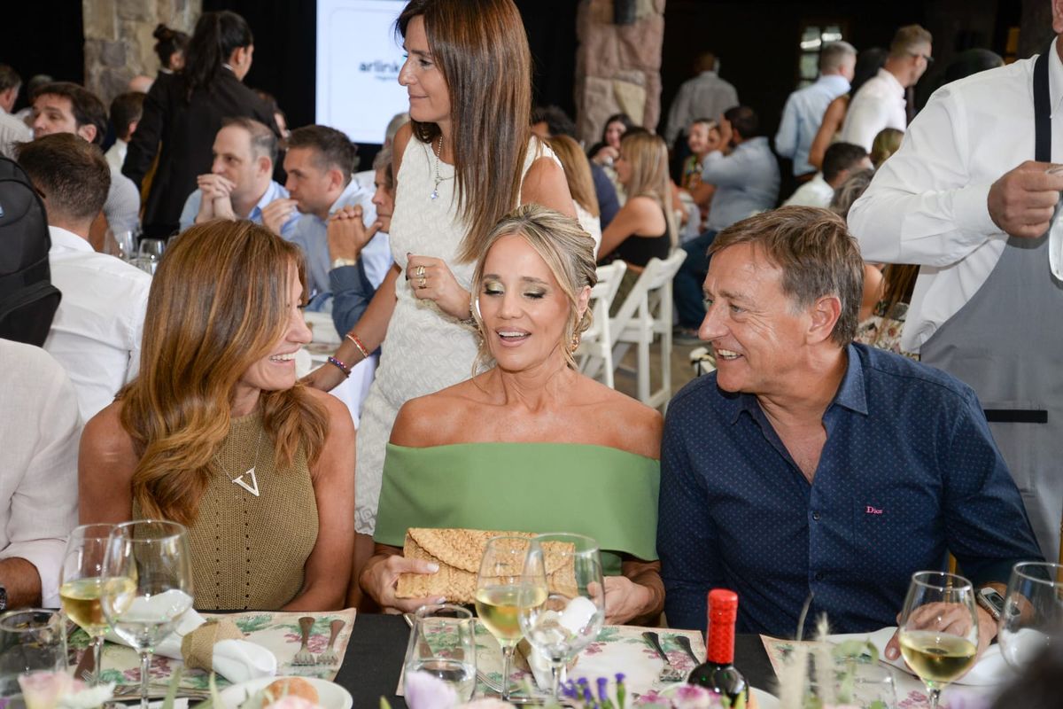 Convivencia y cordialidad política. La ministra de Desarrollo Social de la Nación, Victoria Tolosa Paz; la esposa del gobernador, Fabiana Calleja y el mandatario Rodolfo Suarez.