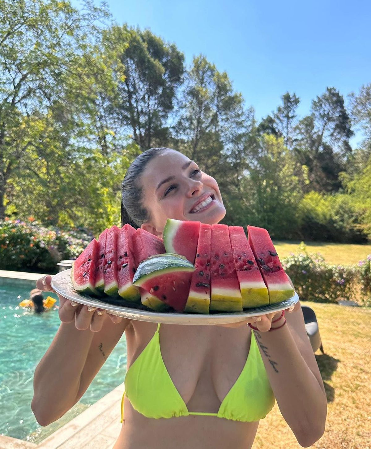 La China Suárez se metió a la pileta y le dijeron de todo.