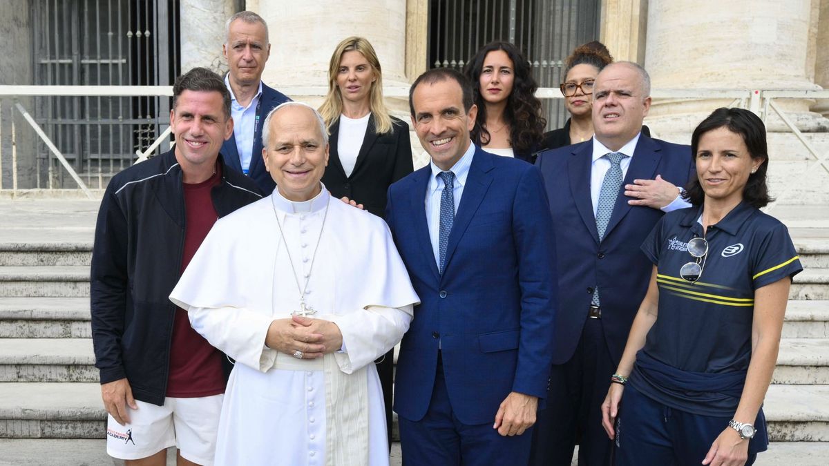 La comitiva de la FIP en el Vaticano. La comitiva de la FIP en el Vaticano.