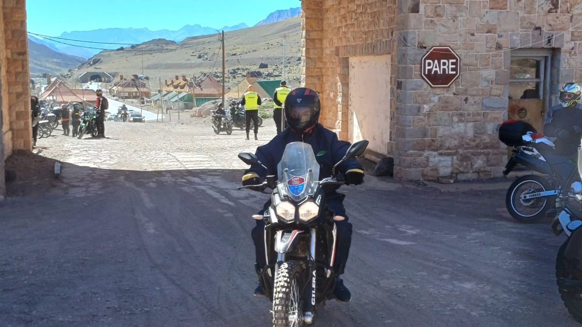 Pasó Las Cuevas y comienza la trepada al Cristo. Pasó Las Cuevas y comienza la trepada al Cristo.