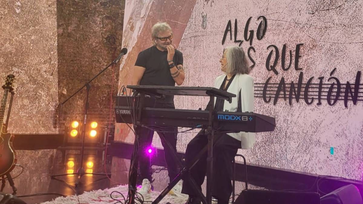 Dora De Marinis fue presentada por Beto Casella en el concierto a beneficio de la Casa de la Música que se realizó en vivo por la pantalla de Canal 9 de Buenos Aires.