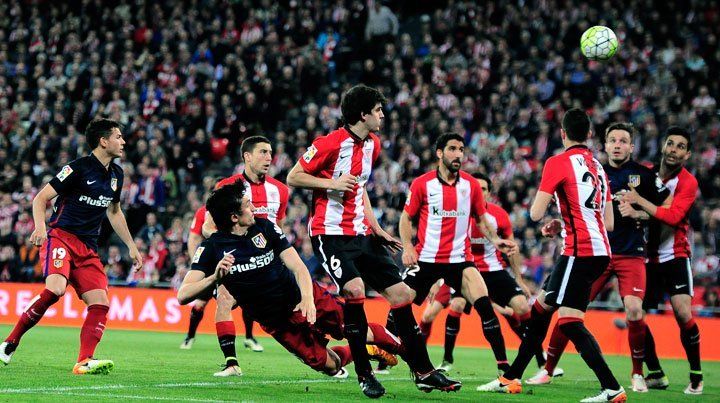 El equipo del Cholo le ganó al Athletic y sigue arriba con el Barcelona