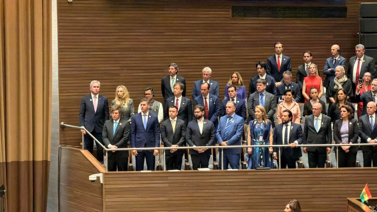 El palco donde se ubicados los presidentes y funcionarios invitados por el nuevo gobierno de Bolivia. El palco donde se ubicados los presidentes y funcionarios invitados por el nuevo gobierno de Bolivia.