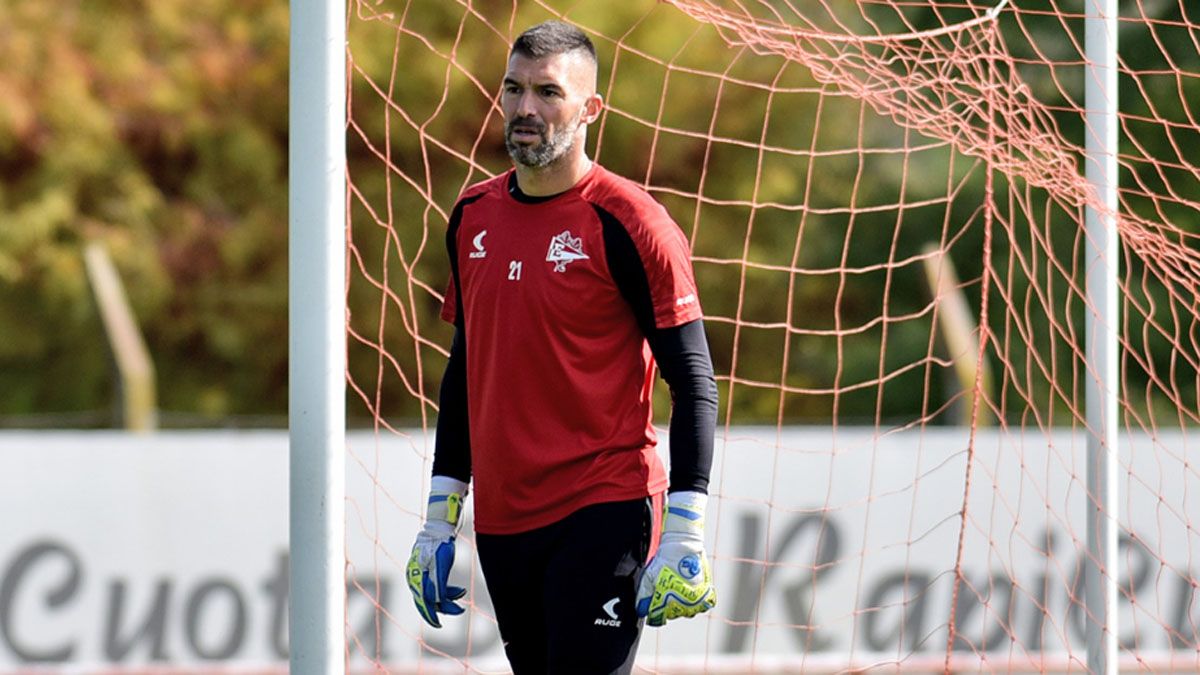 Mariano Andújar, referente de Estudiantes, líder de la Copa de la Liga Profesional