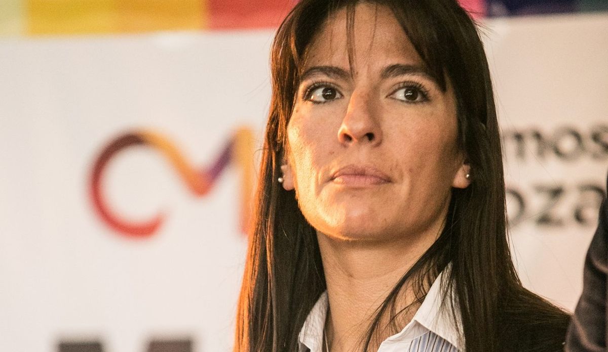 La diputada nacional Pamela Verasay participó de la reunión del bloque radical con el ministro Guillermo Francos y le aconsejó al Gobierno sacar el paquete laboral del DNU para no generar más rechazos.&nbsp;visibility&nbsp;edit&nbsp;delete&nbsp;ARCHIVOS ADJUNTOS (2)