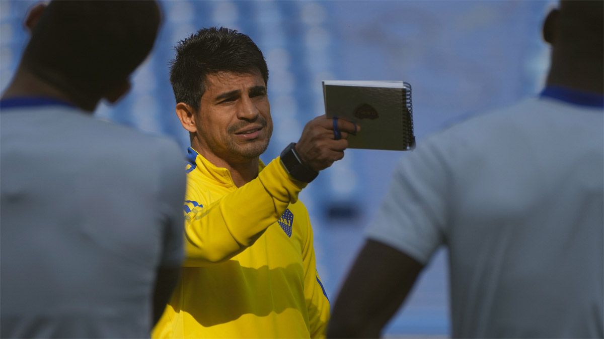 Hugo Ibarra estará al frente del partido más importante de Boca, desde que asumió la conducción técnica.