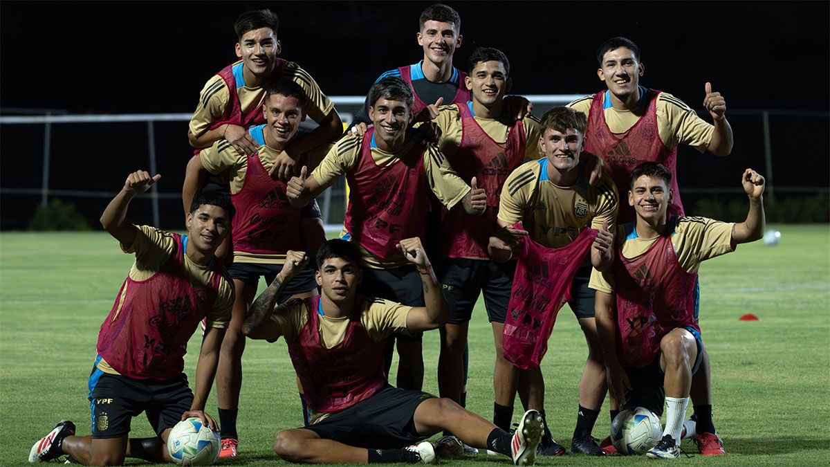 La Selección argentina Sub 20 juega con Paraguay.