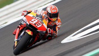 El campeón Márquez marcó la pole en Silverstone