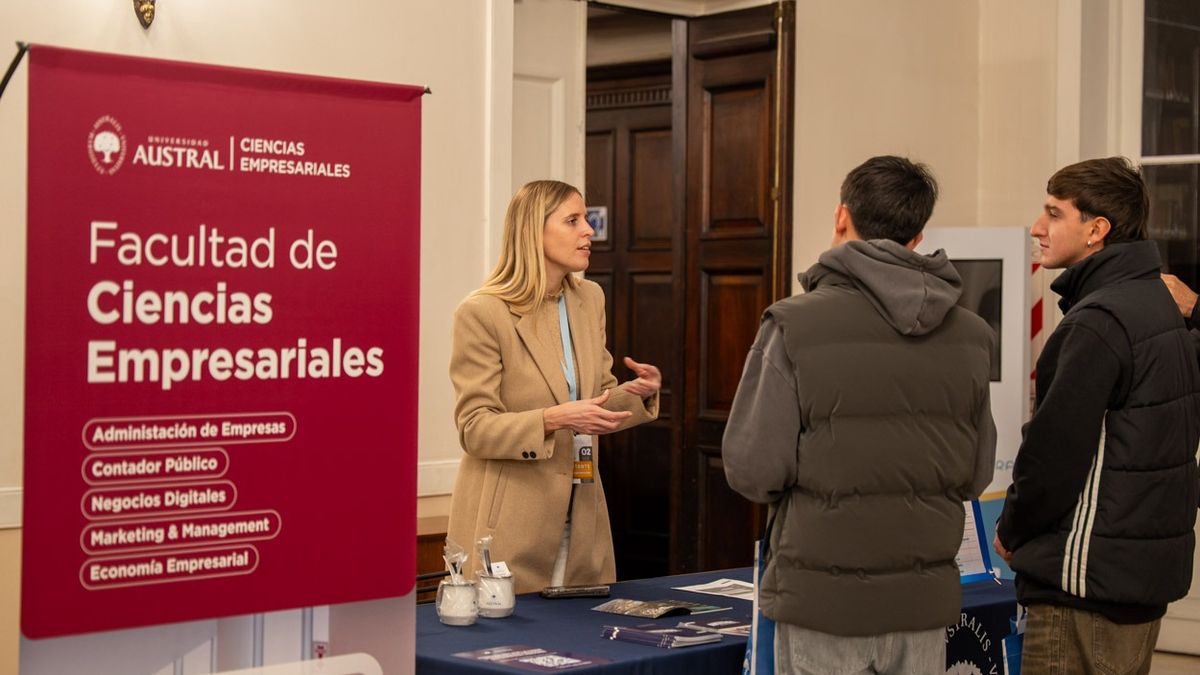 La oferta educativa cuenta con 6 facultades y 24 carreras. La oferta educativa cuenta con 6 facultades y 24 carreras.