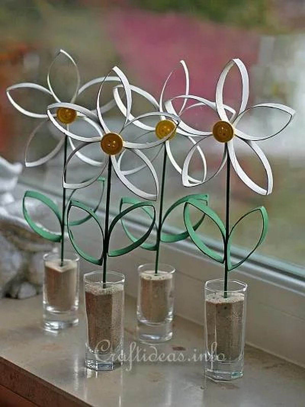 Reciclaje: c&oacute;mo hacer flores con cartones de papel higi&eacute;nico.